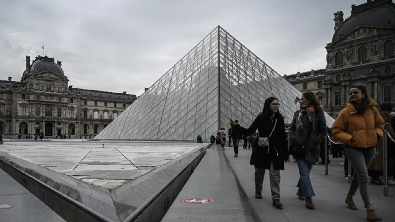 Szerdán kinyitott a Louvre