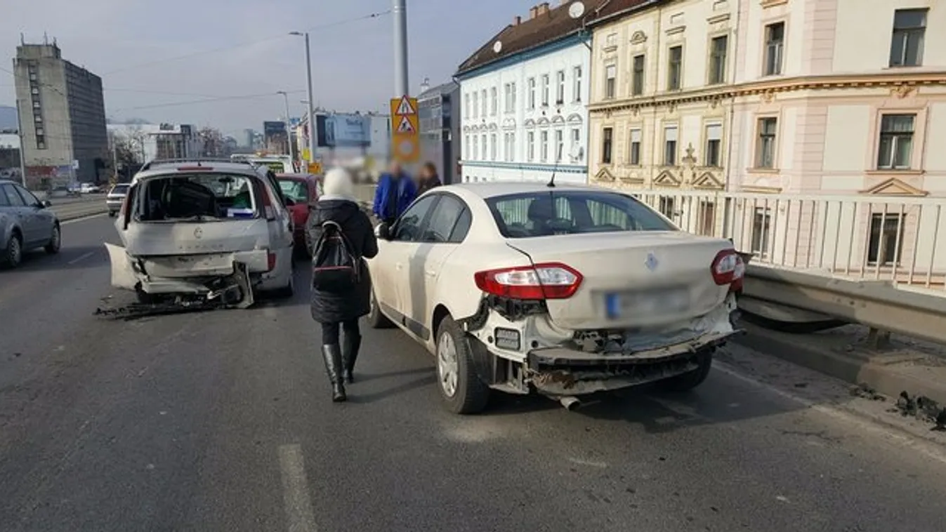 Tömegkarambol történt a Hungária körúton - fotók