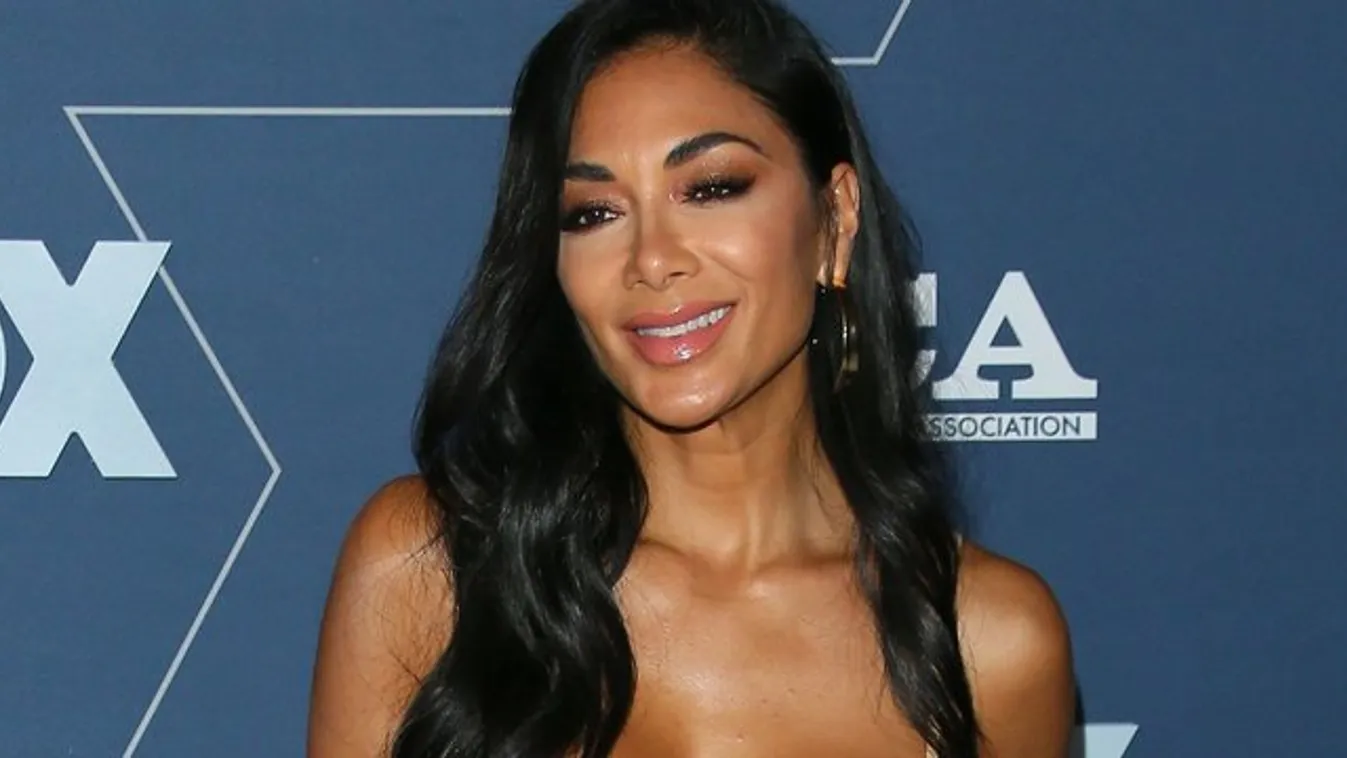 Nicole Scherzinger már megint elfelejtett melltartót venni, mindenki megcsodálhatja a hatalmas dekoltázsát – fotó
