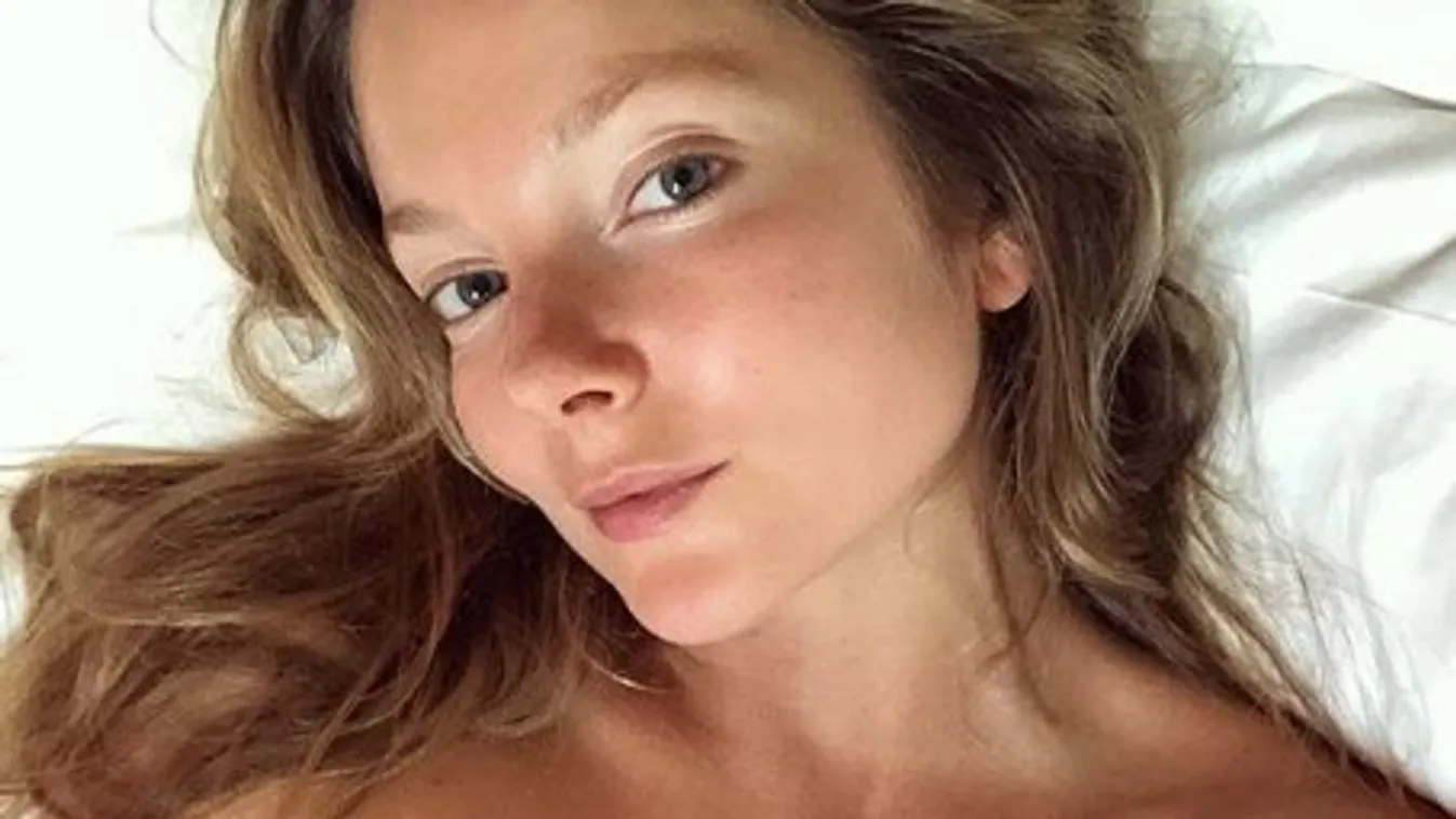 Mihalik Enikőnek is tele a hócipője a téllel, de ha ezt ilyen bikinis fotókkal üzeni meg, akkor felőlünk lehet mostantól örök tél