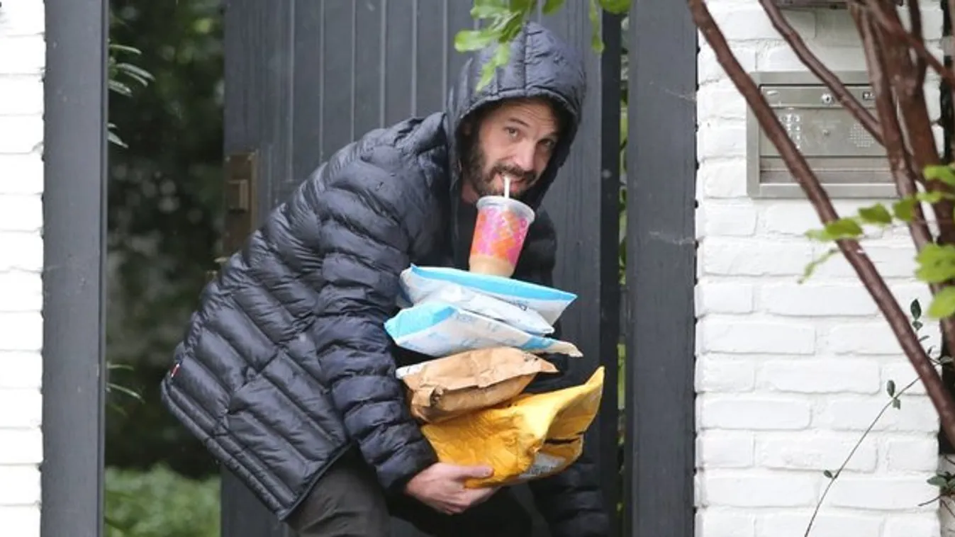 Stikában zabálnak: Ben Affleck fánk-, Selena Gomez chipsrajongó, valaki pedig a kedvenc ketchupját is magára tetováltatta