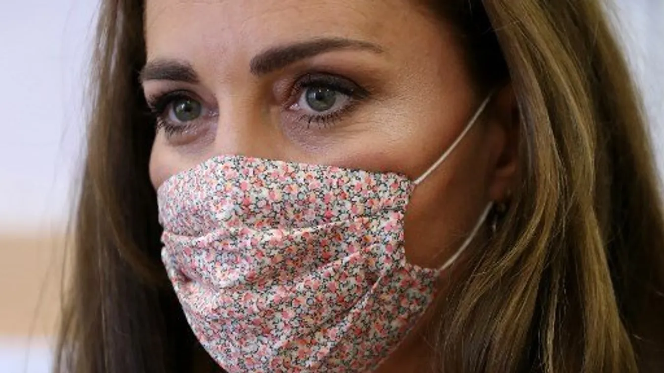 Naná, hogy a ruháihoz választ maszkot is Katalin hercegné: mutatjuk a legszebb darabokat - Fotók
