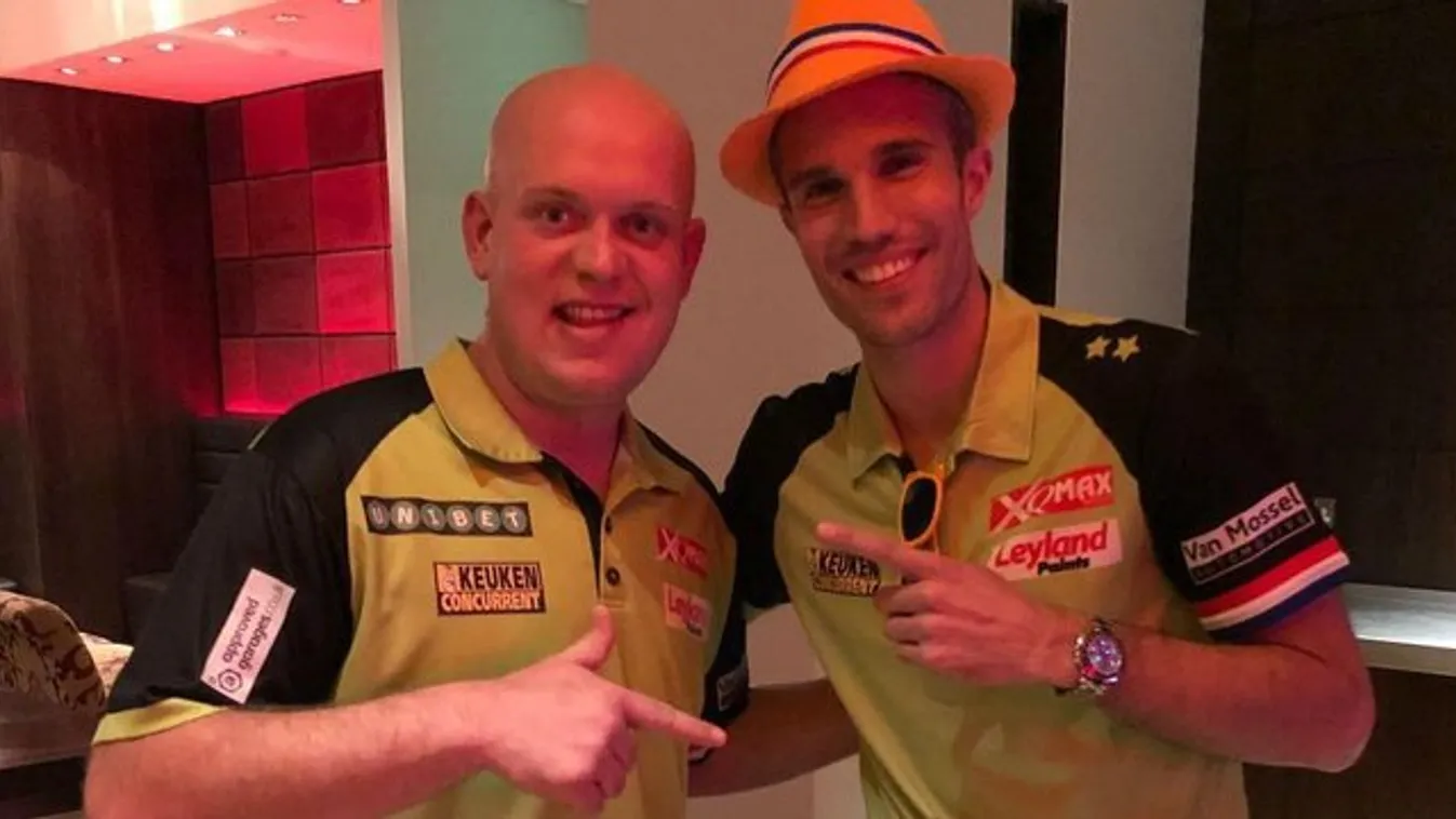 Van Persie-nek ajánlotta a sikerét a dartsbajnok