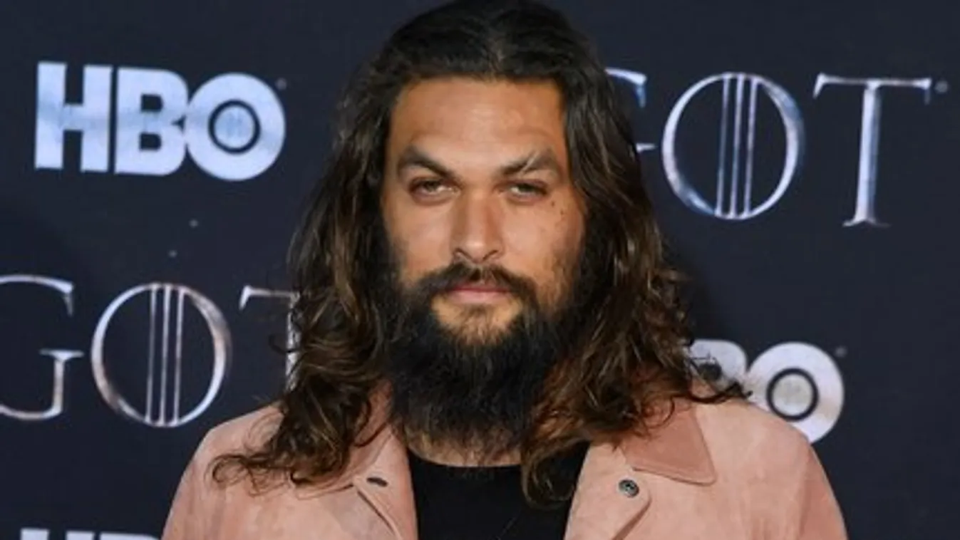 Itt a vég, odalett Jason Momoa szexi felsőteste