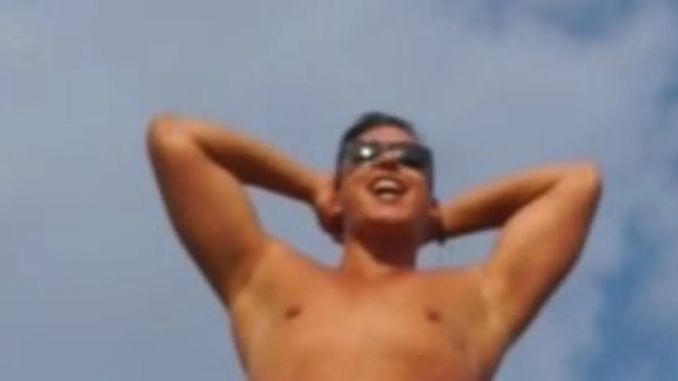 Aurelio pucér szerszámával hirdeti a csatorna a ValóVilágot - 18+ videó