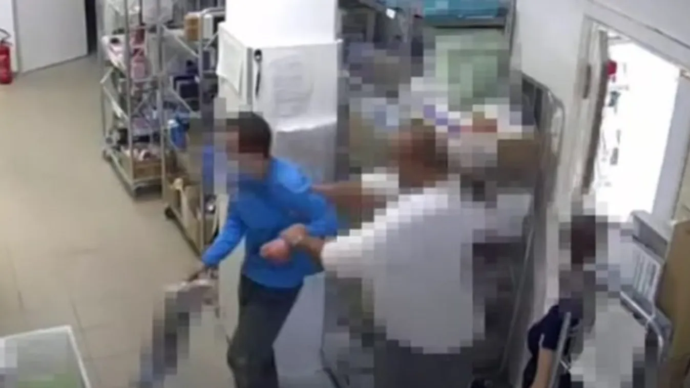 Kamera rögzítette, ahogy biztonsági őrök összevernek egy tolvajt Pécsett