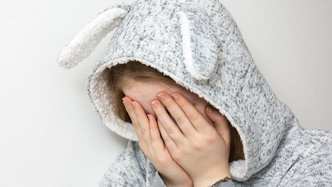 Az iskolától követte a 11 éves kislányt a pedofil, aztán a parkban gyomorforgató dolgot tett