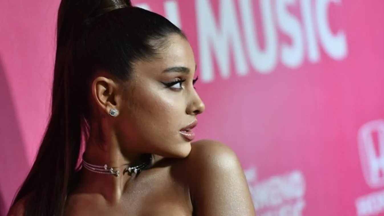 Kínos: beperelték Ariana Grandét, mert megosztott saját magáról pár képet