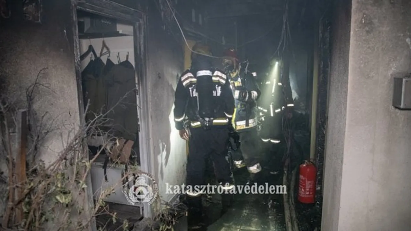 Életét kockáztatva mentett ki a kispesti tűzvészből egy nyugdíjast két rendőr