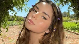 Demi Rose ismét teljesen meztelen, most a homokban mutatta meg bájait – 18+ fotó
