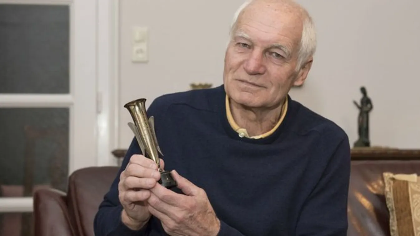 Frászt kaptak a hősök a repülőn