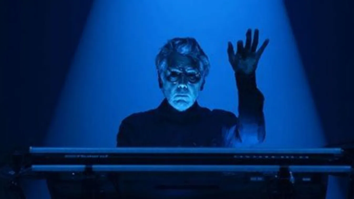 Kisemmizte apja Jean-Michel Jarre-t