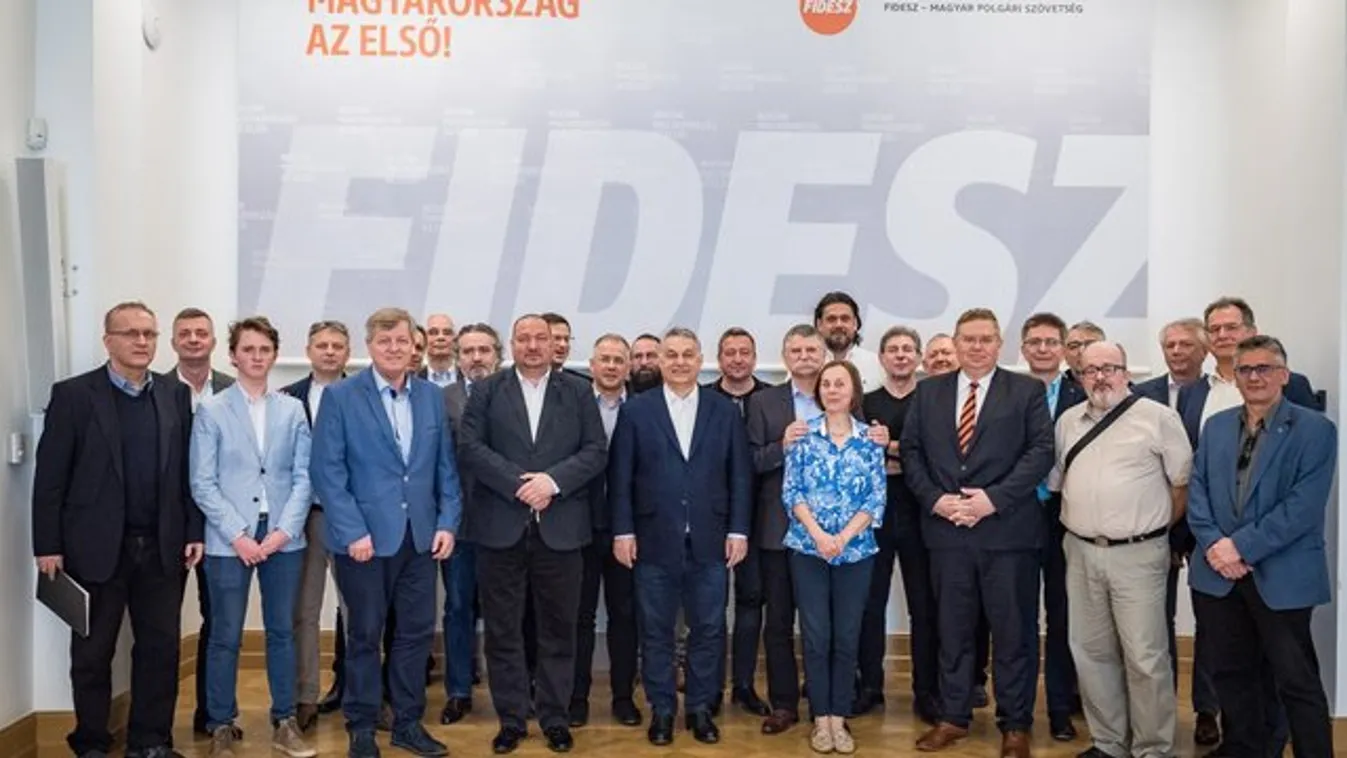 Ki vágta fel a tor­tát és kié volt az első sze­let a FIDESZ szü­le­tés­nap­ján?