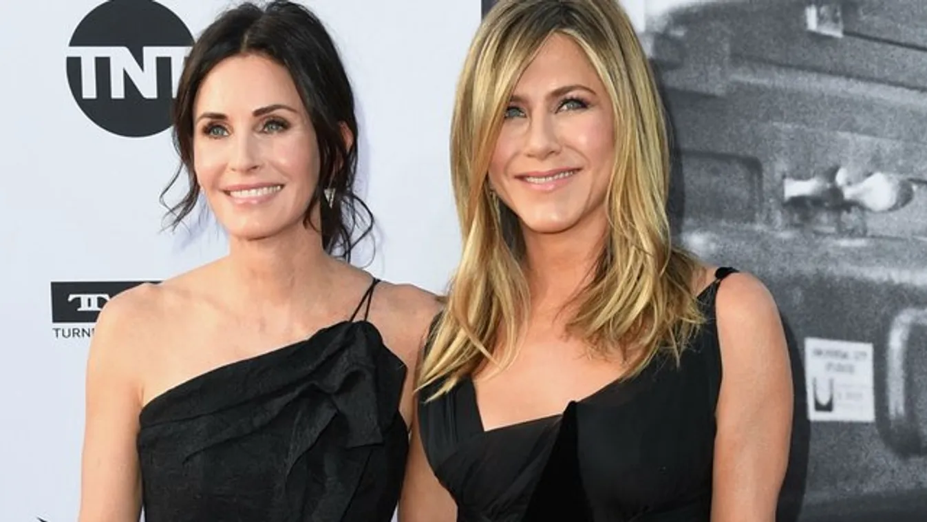 Courteney Cox mentette meg Pitt és Aniston barátságát