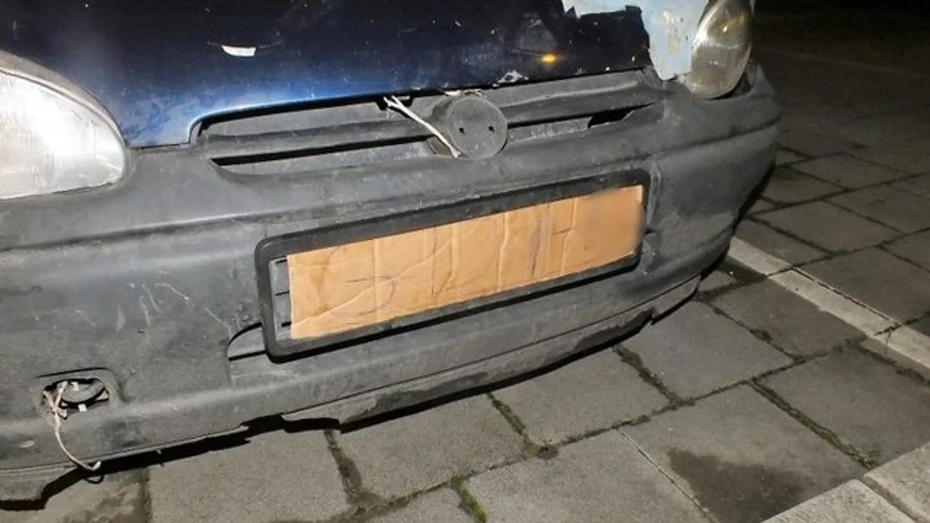 Na ne már – egy kartonlapra cserélte a kocsija rendszámtábláját egy férfi