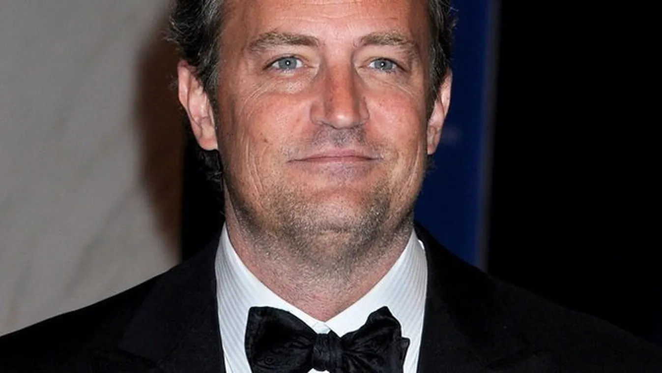 Matthew Perry karantén alatt donaldkacsában sütizik