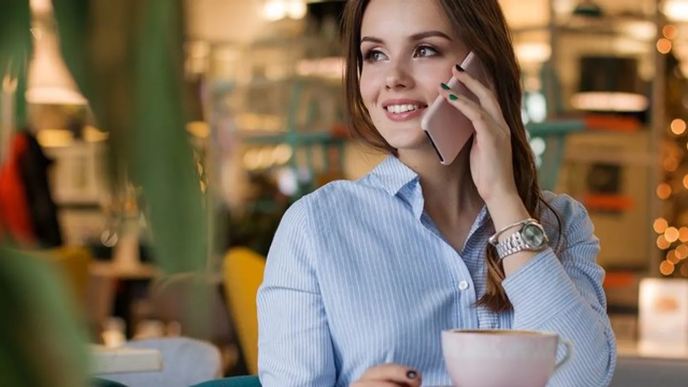 Ezért nem fog soha megszabadulni a pattanásoktól, ha nem teszi le a telefonját!