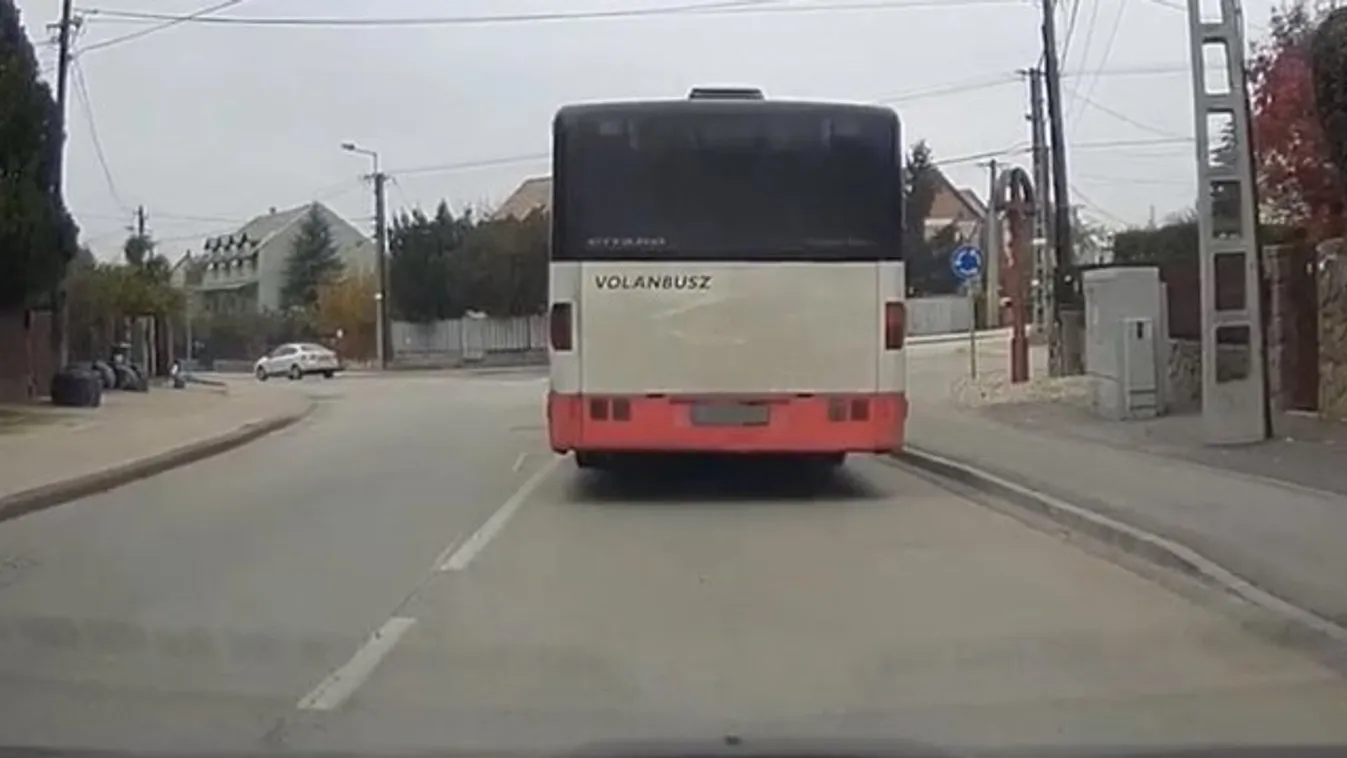 Komolyan megáll az ész: szembe hajtott be a körforgalomba a fehérvári buszsofőr