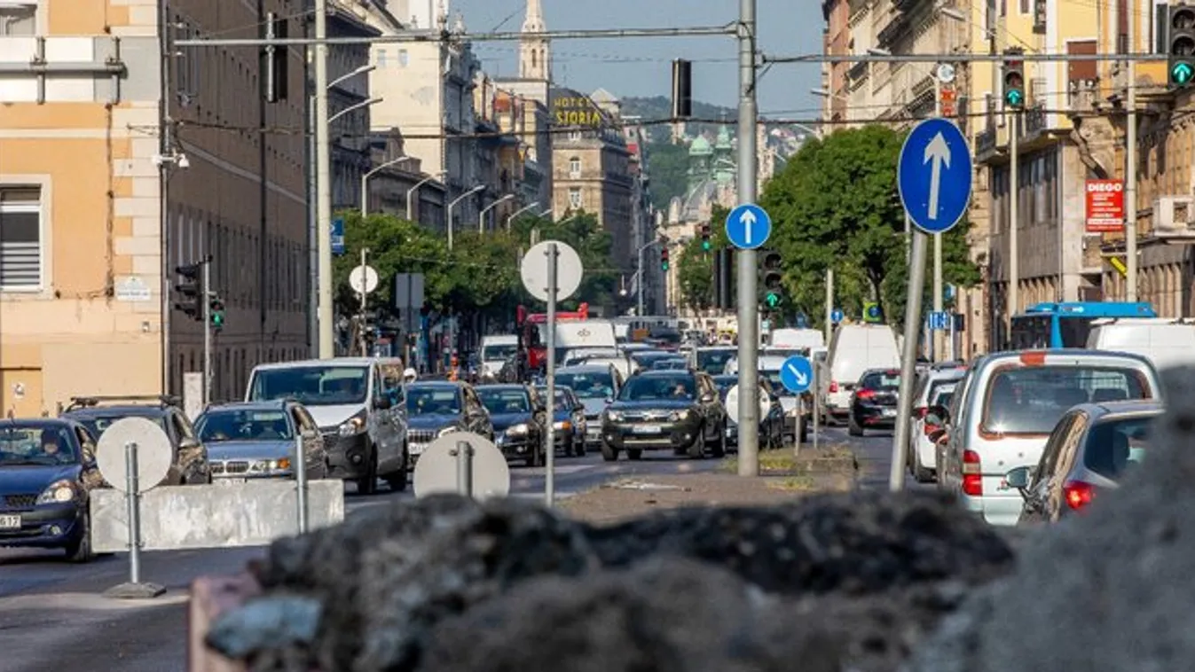 Készülhetnek az autósok: hétfőtől kezdődik az igazi káosz Budapesten – videó