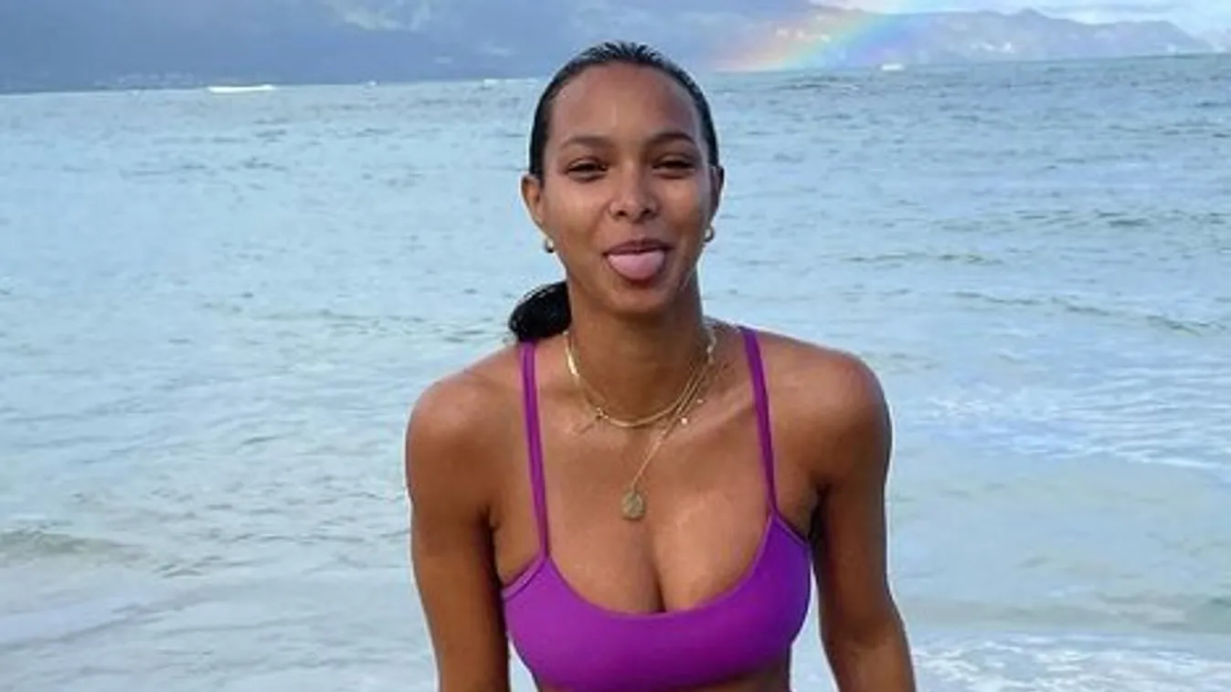 Tűzpiros fehérneműben pózol a Victoria's Secret modellje