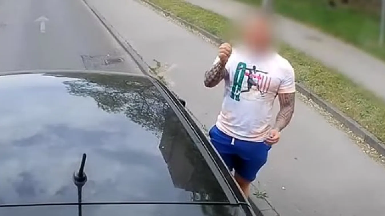 Nem tetszett az autósnak, hogy kisorolt elé egy busz, a rendőröknek meg az, ahogyan reagált erre az agresszív sofőr – videó