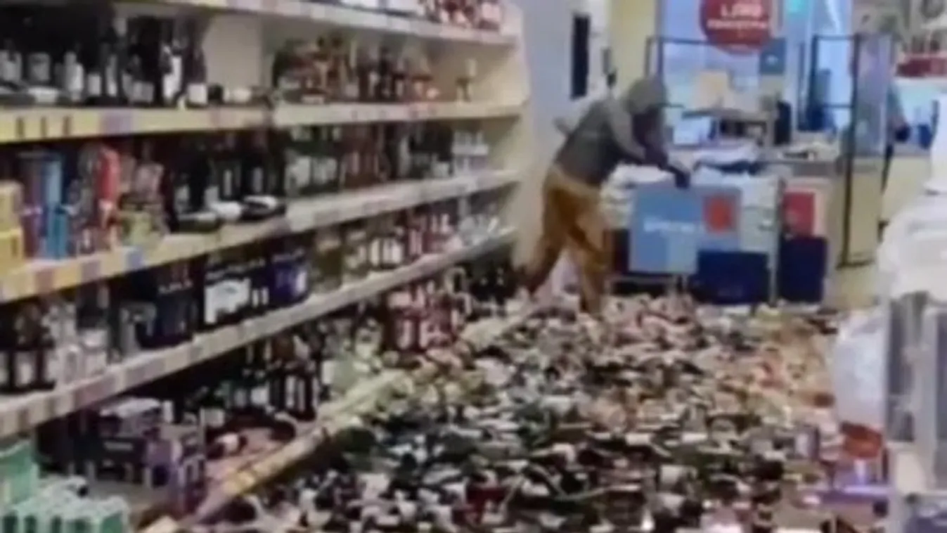 Brutális rombolást rendezett egy nő az Aldiban – videó