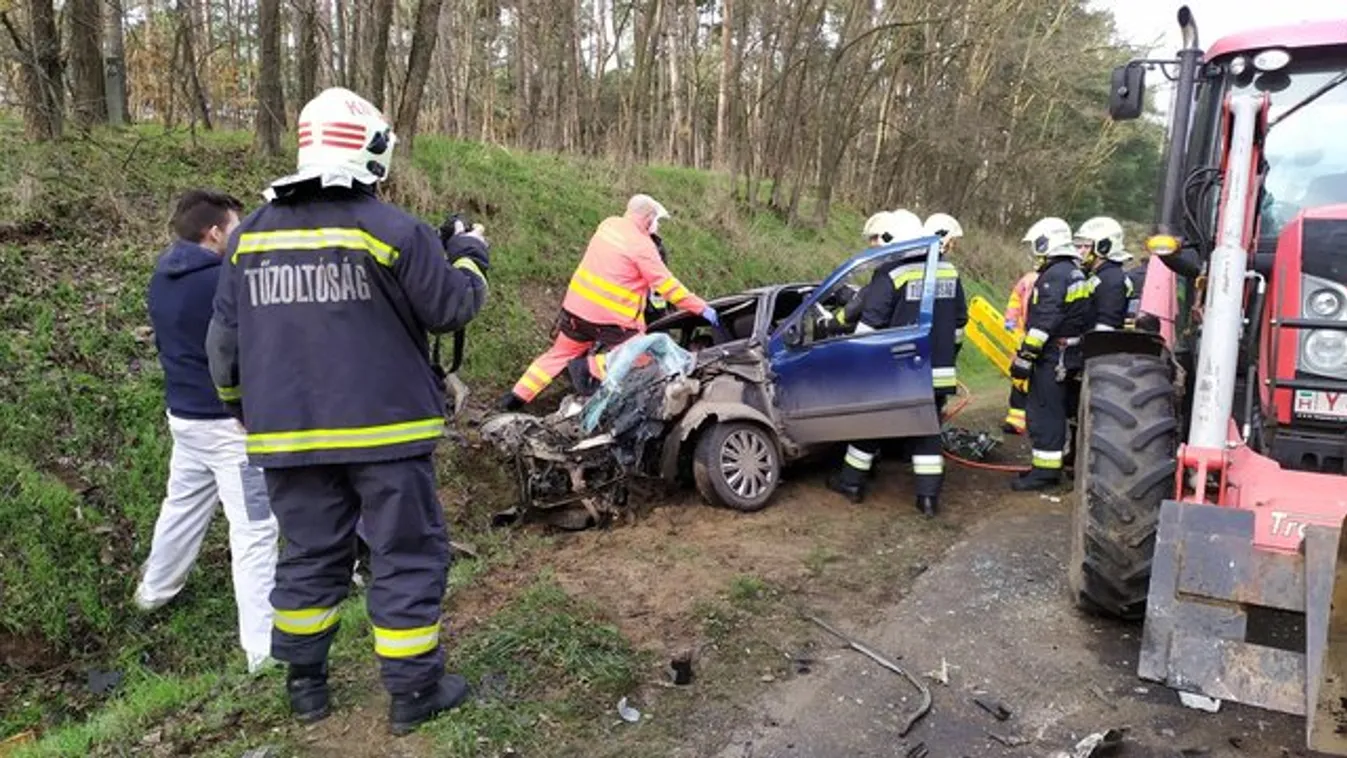 Megrázó képeket kaptunk a debreceni balesetről: felismerhetetlenségig tört az autó