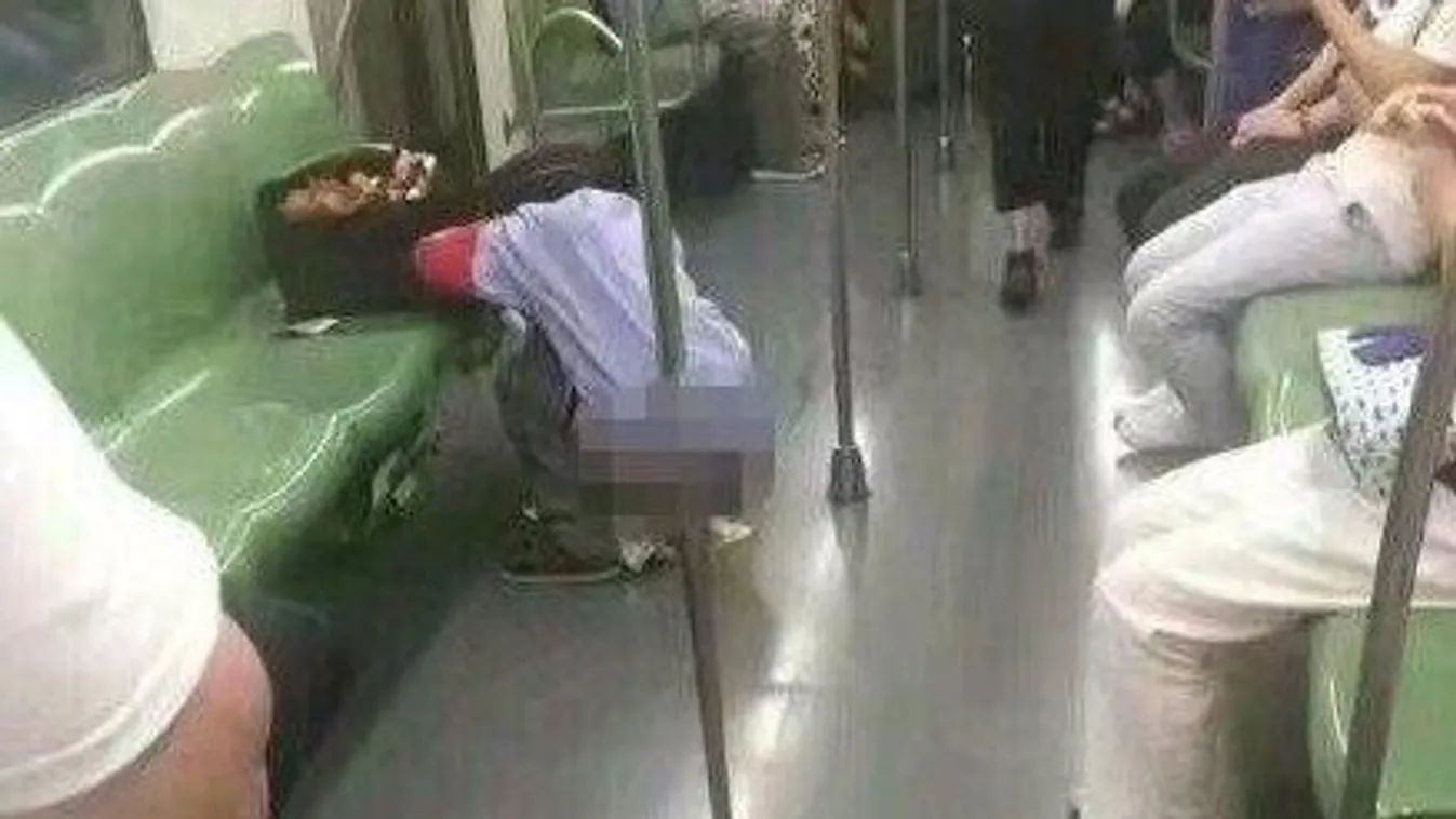 Kakálnia kellett, elvégezte a dolgát a metrón
