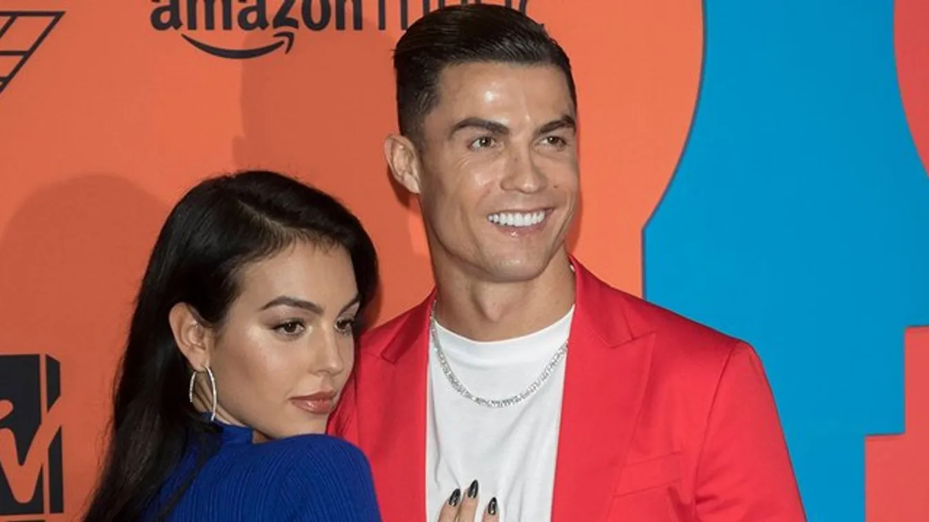 Cristiano Ronaldo tagadja, hogy titokban elvette volna a barátnőjét