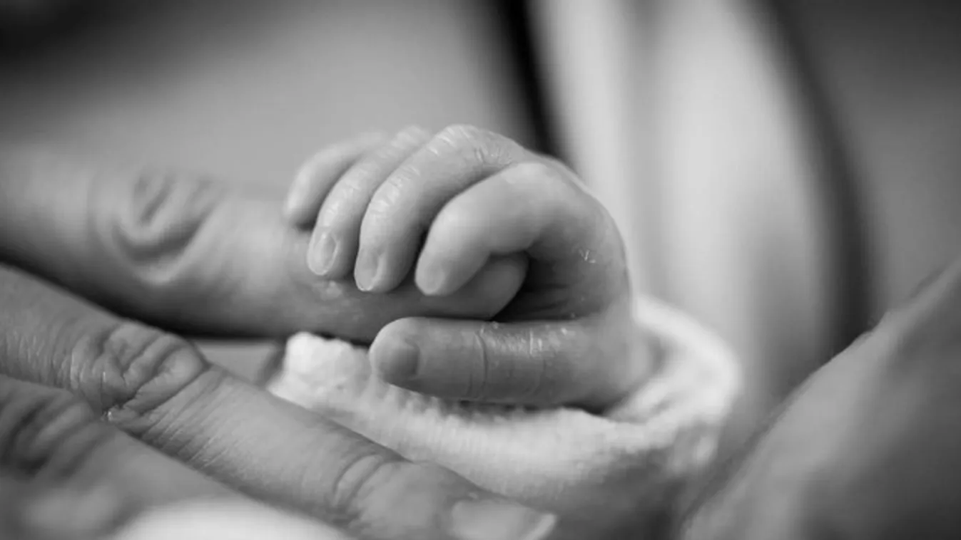 Nővére kezei között halt borzalmas halált egy hét hónapos csecsemő