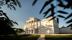 Megnyitja kapuit az Ördöglovas gróf kastélya