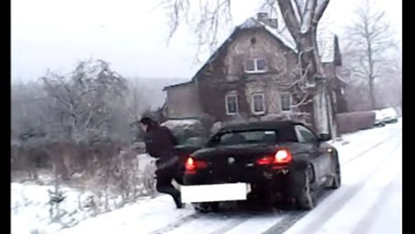 Menet közben ugrott ki a lopott BMW-ből a bedrogozott cseh sofőr - videó