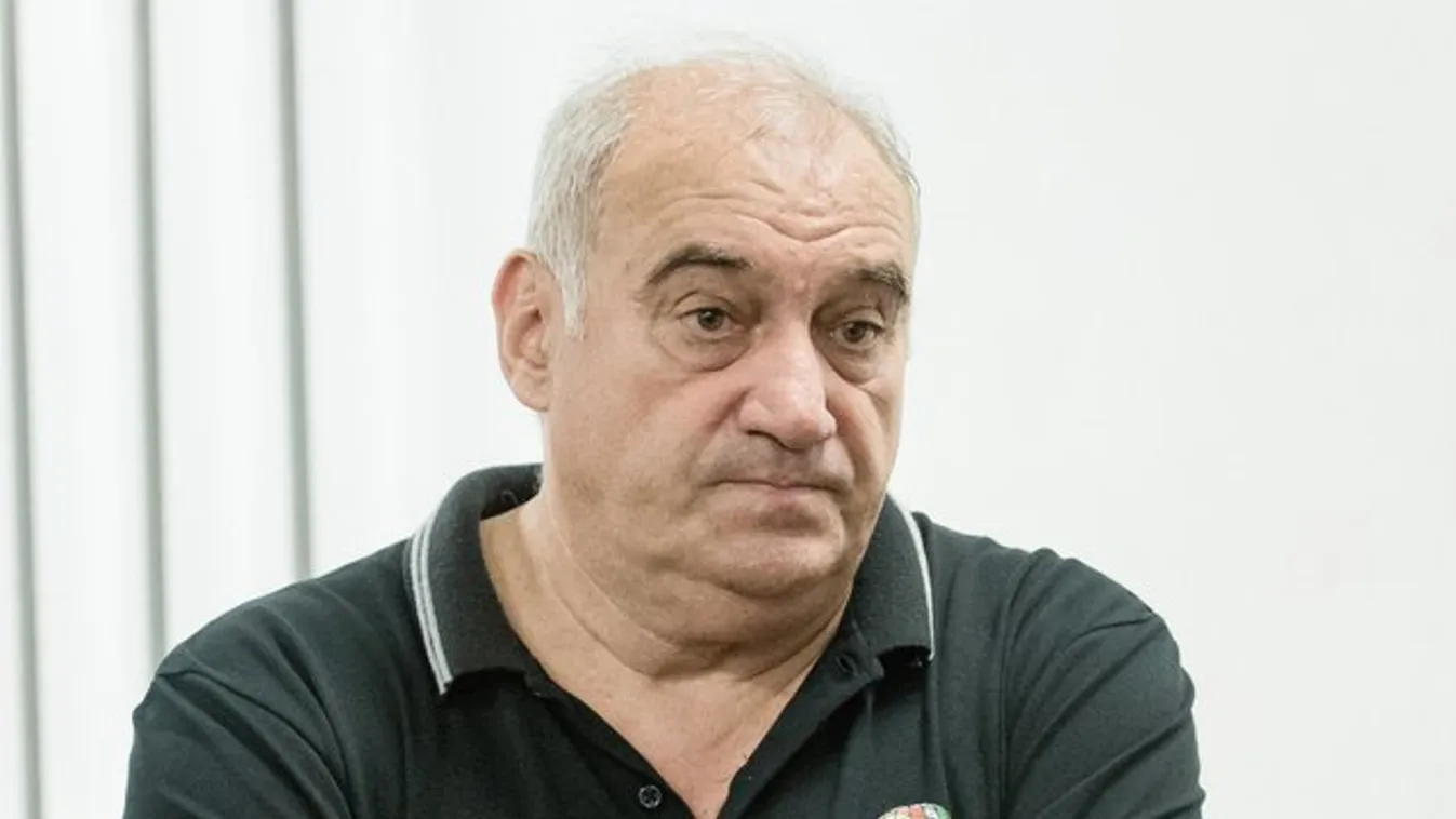 Rasmussen is szemet vetett az akadémistákra