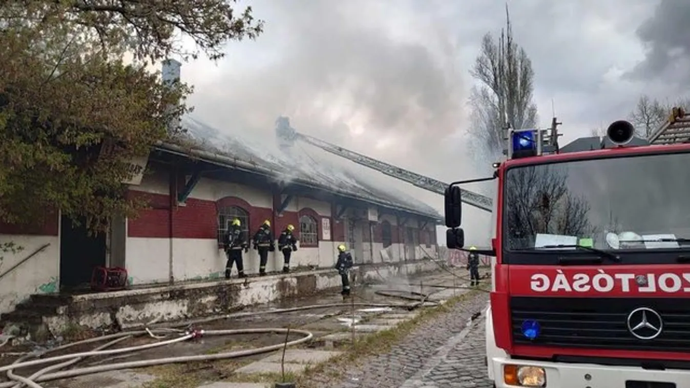 Most érkezett: kigyulladt egy épület a XIII. kerületben, nagy erőkkel vonultak ki a tűzoltók  – helyszíni fotók