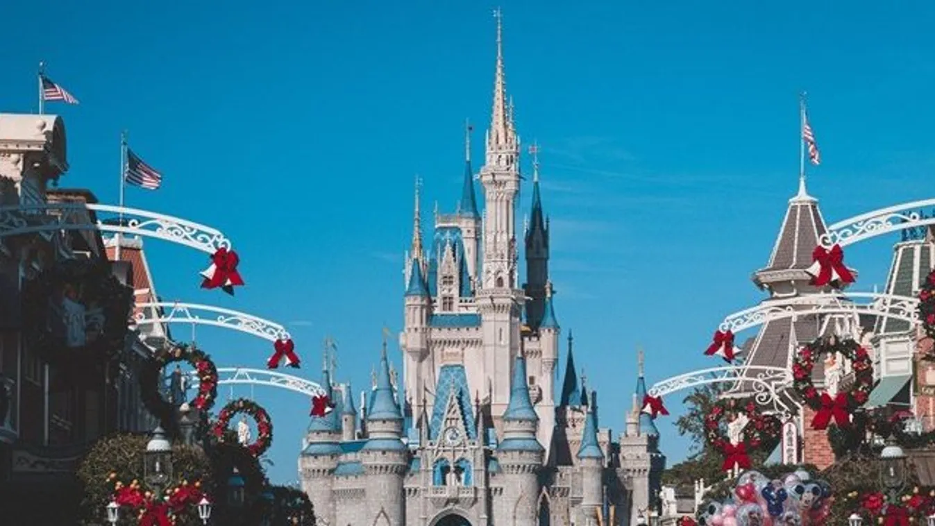 Gyomorforgató titkok Disneylandből: Ezt művelik a nős férfiak a fiatal színésznővel
