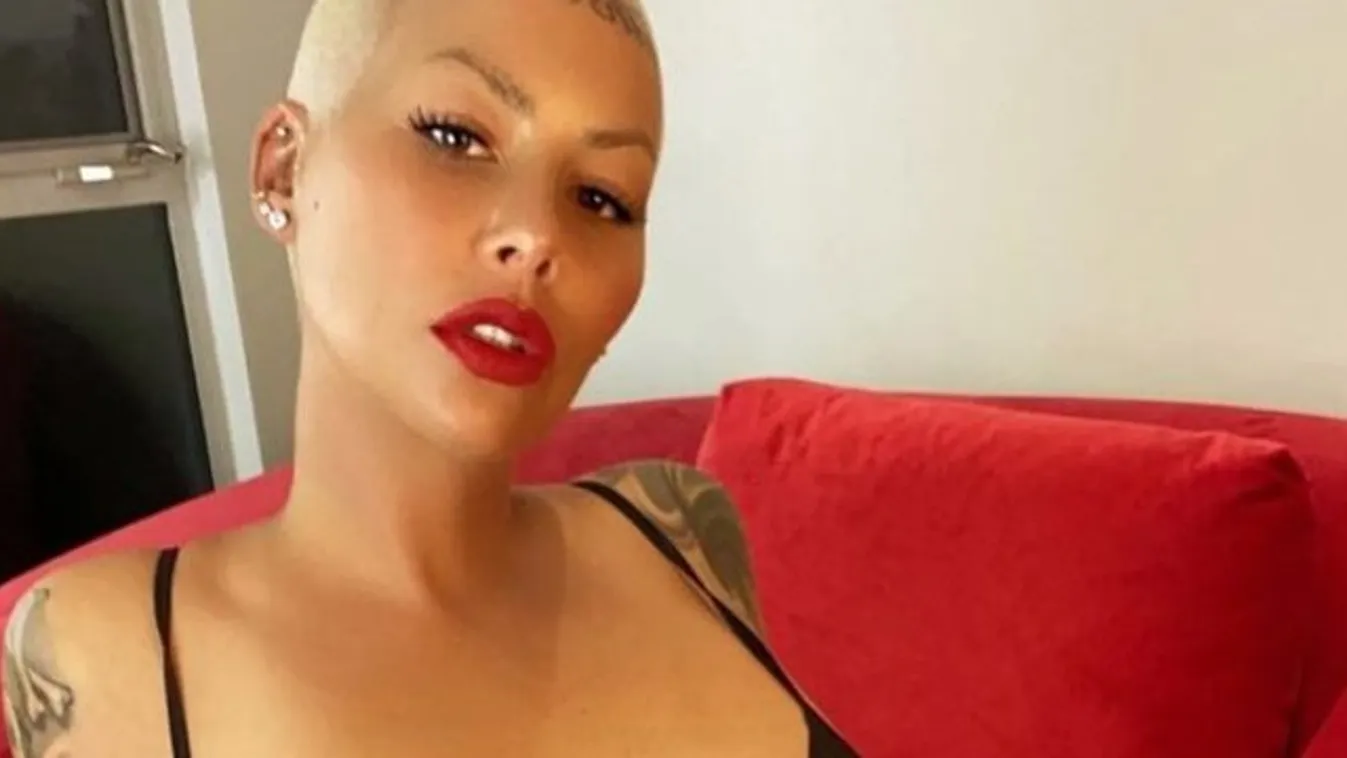 Felvetkőzött: Átlátszó ruhában terpeszt Amber Rose –18+