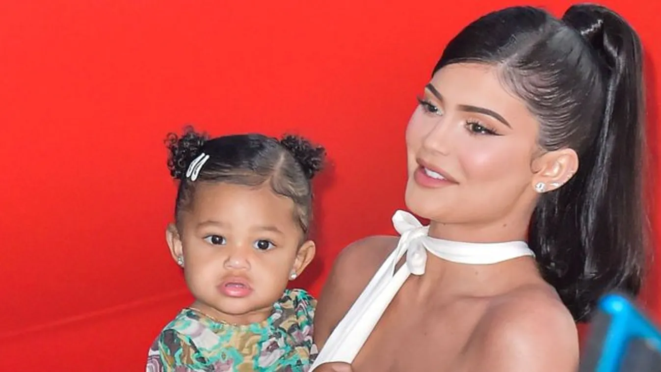 Kylie Jenner szupersztárnak tartja 18 hónapos kislányát - innentől csak vele hajlandó dolgozni