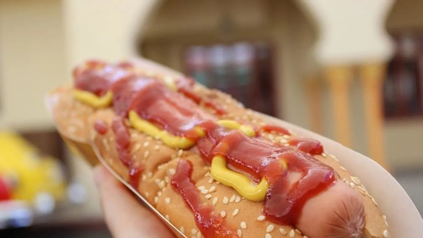 Oké, hogy dögmeleg van, de a hot dog ízű jégkrém még így is túlzásnak tűnik