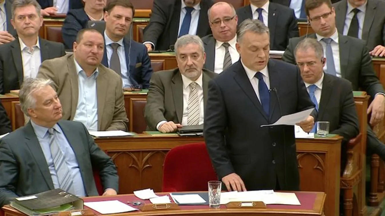 Ezért hallgatták fülessel Kósáék Orbán vezért