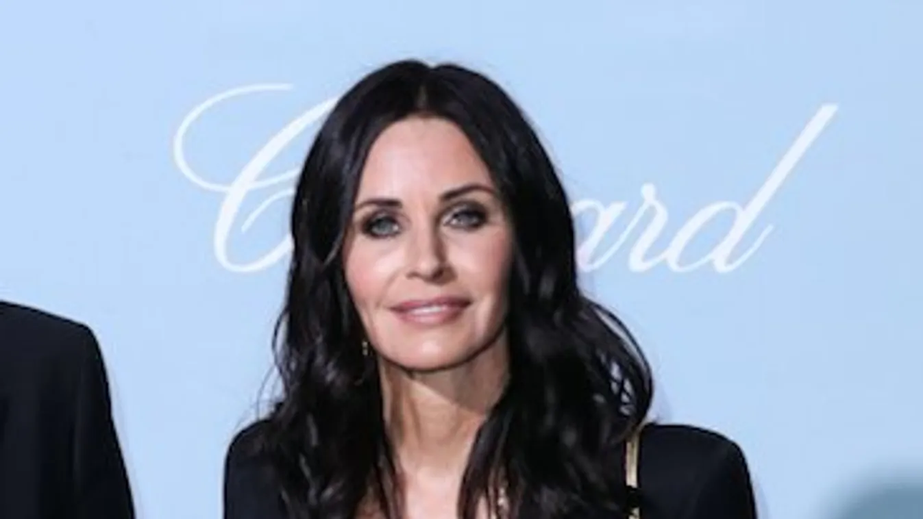 Courteney Cox már viccelődik korábbi botoxhasználatával
