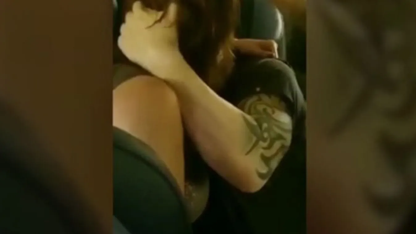 Hiába kérte a stewardess, csak nem hagyta abba a szexet a pofátlan párocska