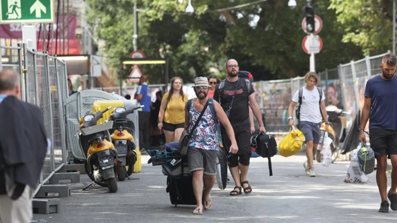 Telt házzal nyit a Sziget