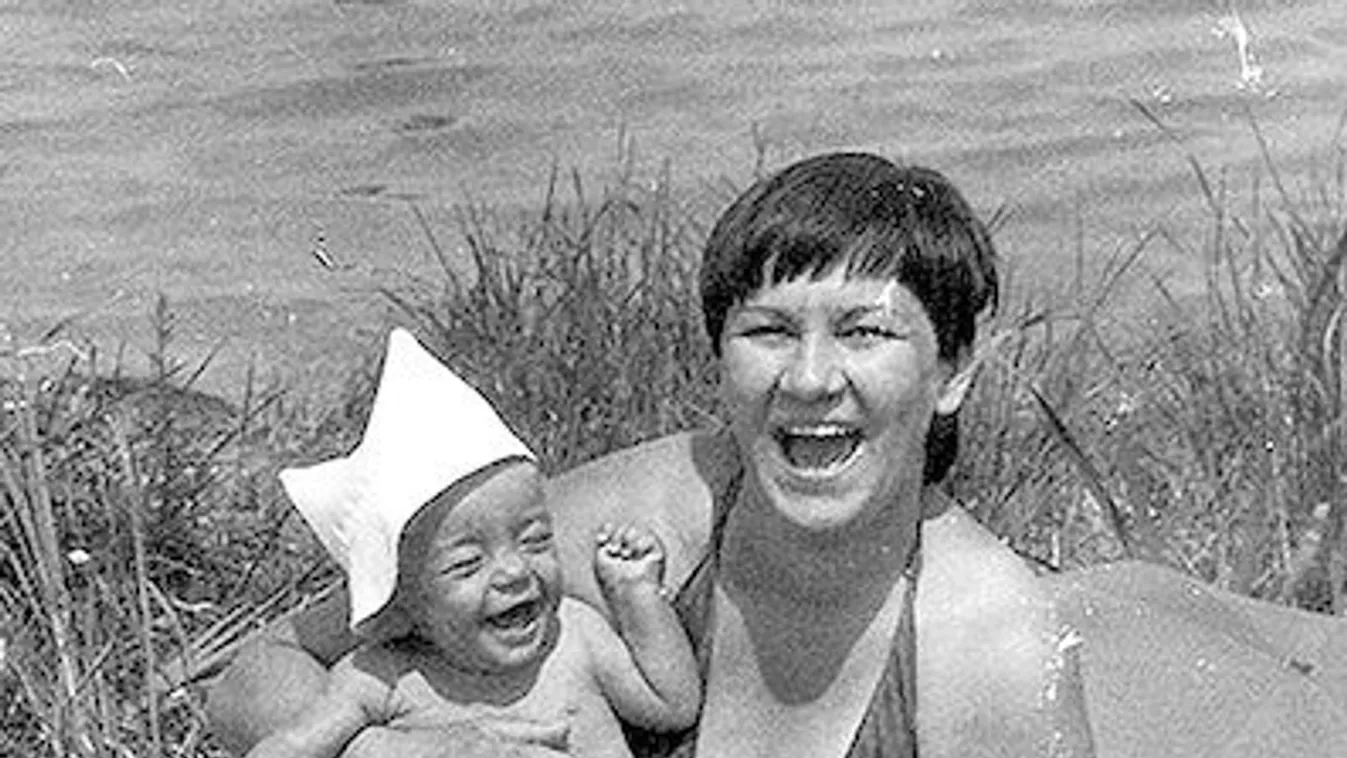 Retro nyaralás: ilyen egy vidám nudista – olvasóink küldték