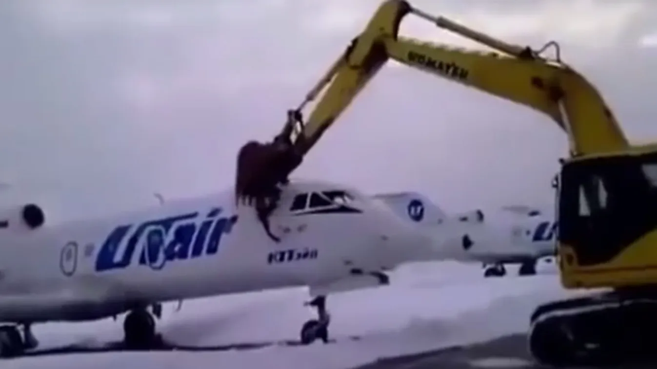 Extrém videó: így szed darabokra egy utasszállítót egy markoló