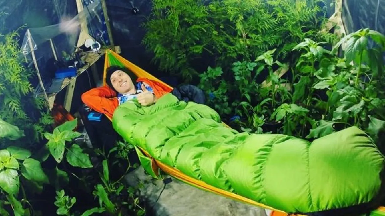 Légmentesen lezárt sátorba költözött egy férfi a tudomány nevében - videó