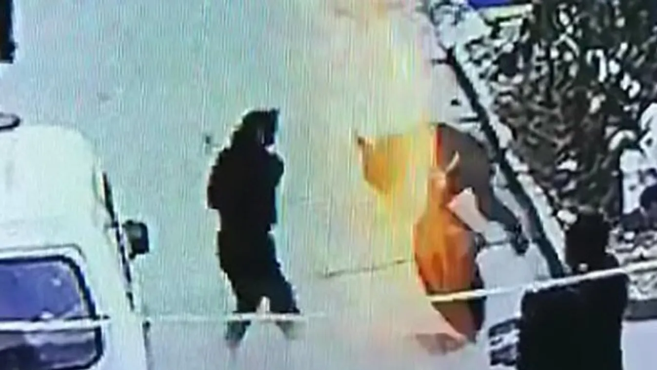 Berobbant a szennyvízcsatorna, hatalmasat repült a fiú (videó)