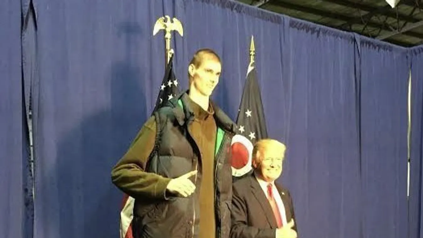 Trump is a magyar óriással fotózkodott