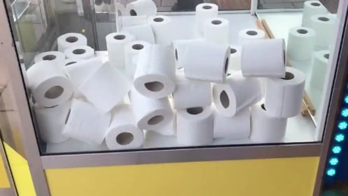 Vécépapírral töltötte fel a játékautomatát, mert elege lett a pánikszerű felvásárlásból – videó