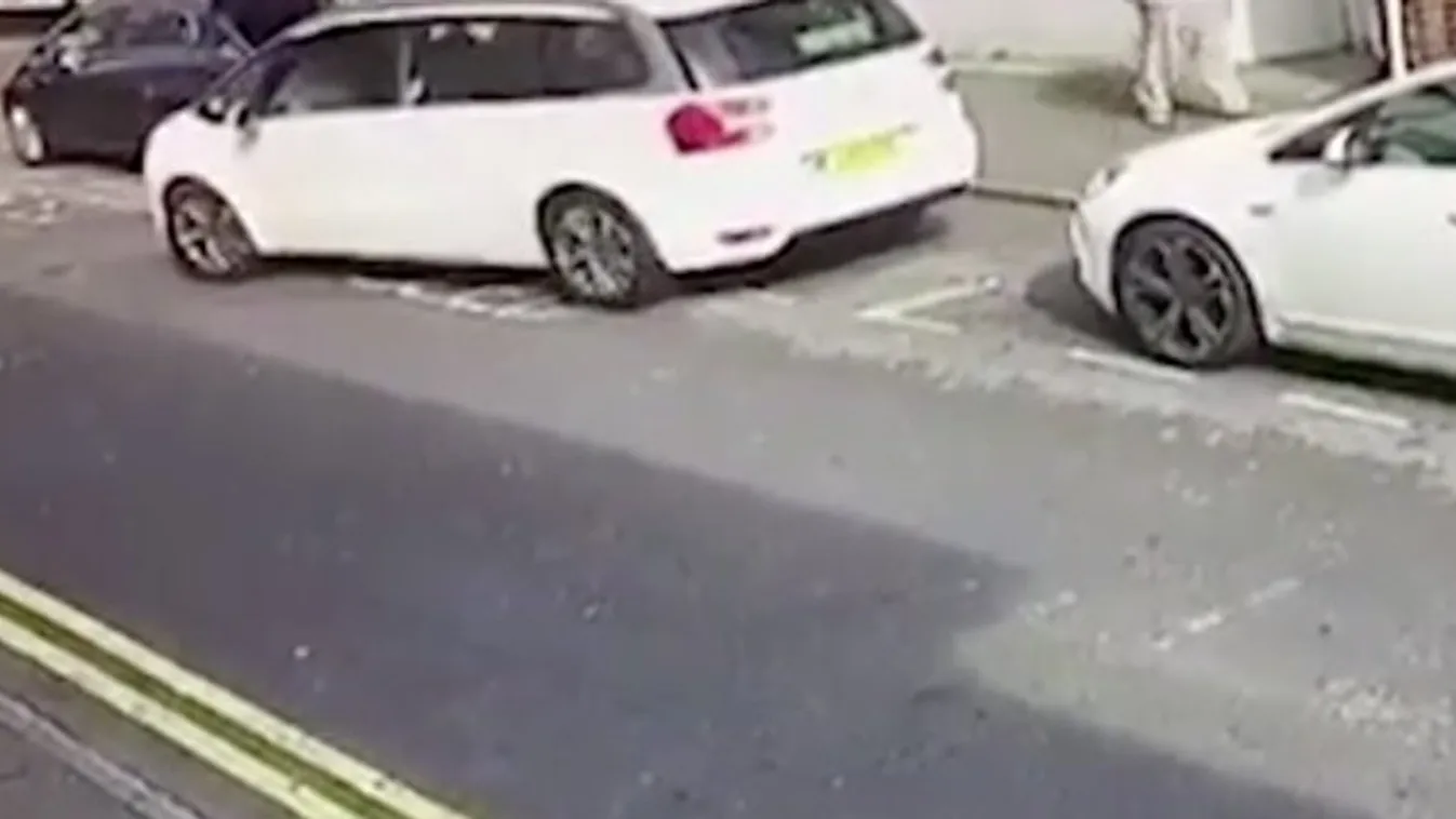 Ennél bunkóbb módon aligha lehet parkolni - videó