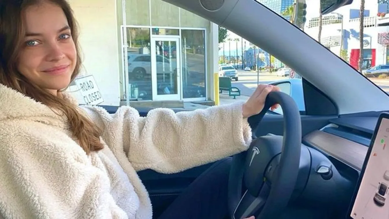 Palvin Barbi megszerezte a jogsiját, nem akármilyen autót újított be